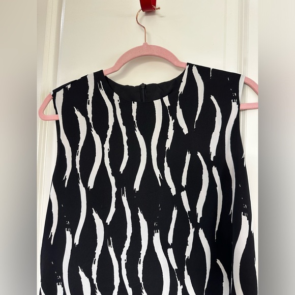 Abstractct Print Dress - Picture 12 of 12